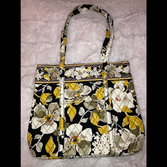 Vera Bradley Handbags - Vera Bradley Holiday Tote Dogwood